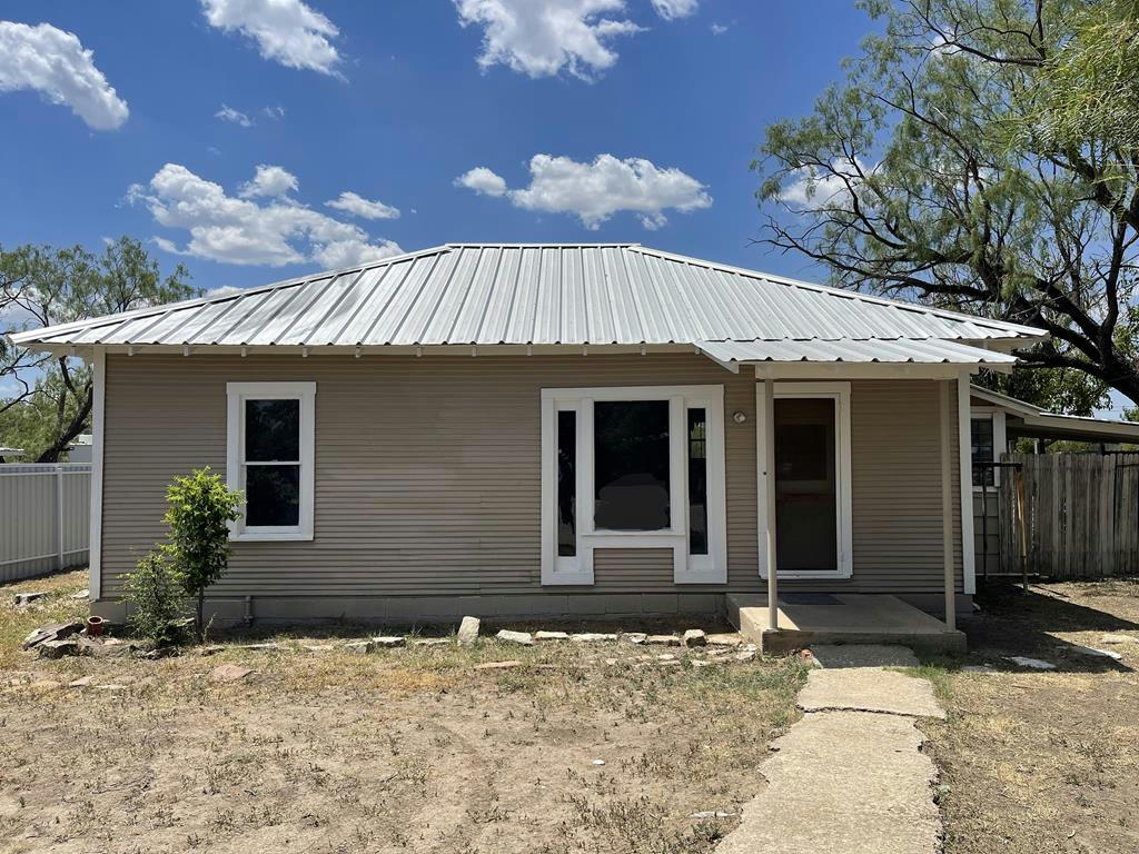 700 AVENUE B, BALLINGER, TX 76821, photo 1 of 12