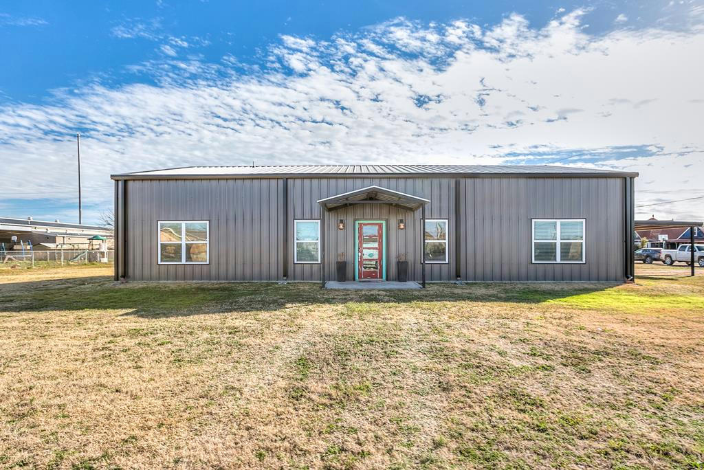 821 JACKSON AVE, STERLING CITY, TX 76951, photo 1 of 34